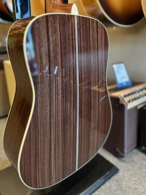 Martin Guitars - HD-28 V18 2